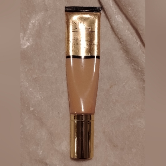 Estee Lauder Gold and Cream Makeup - Picture 1 of 8